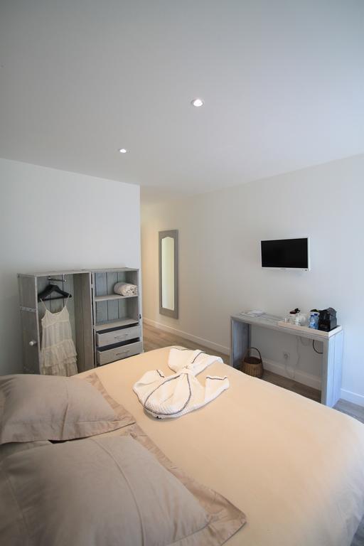 La Balade Des Marais Bed & Breakfast Saint-Molf Room photo